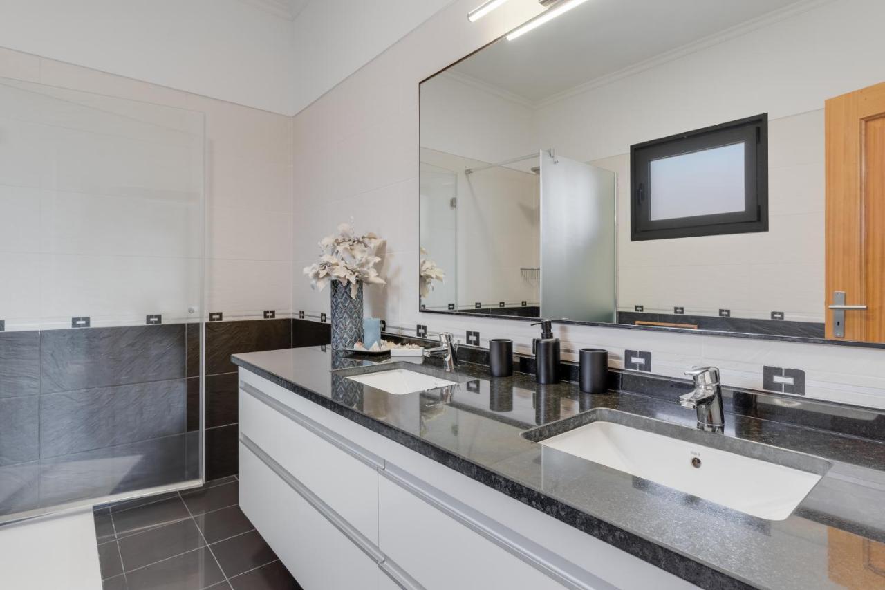 3B Villa Heated Pool Barbecue Games Room Funchal  Exteriör bild